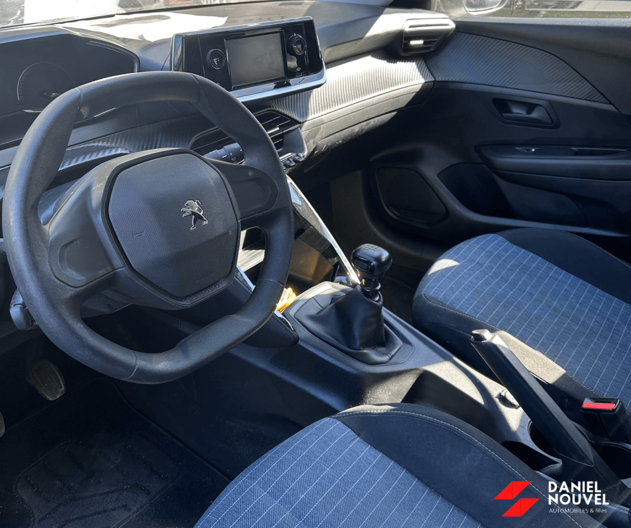 Affaire 1.5 BlueHdi Premium 100cv Affaire 1.5 BlueHdi Premium 100cv